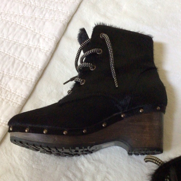 Opening Ceremony
Joelle Studded Lace-Up Leather Bootie 38/8 - Picture 5 of 13